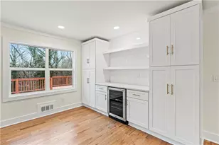 2210 Riverside Dr, Gainesville, GA 30501 - Photo 10