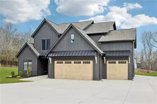 24 Rocking Wood Dr, Auburn, GA 30011 - Photo 2