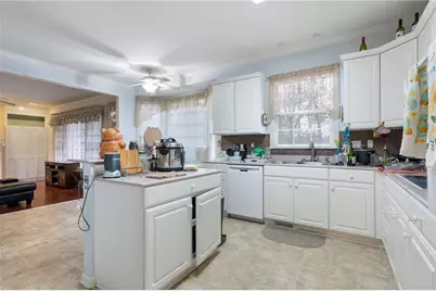 1612 Brentwood Crossing SE, Conyers, GA 30013 - Photo 6