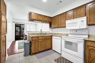 1533 Burnstone Dr, Stone Mountain, GA 30088 - Photo 4