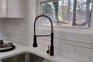 3326 Moravia Dr, Lithonia, GA 30038 - Photo 4