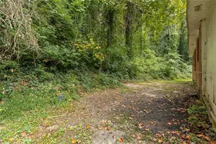 467 Park Valley Dr NW, Atlanta, GA 30318 - Photo 14