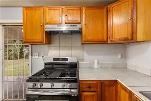 467 Park Valley Dr NW, Atlanta, GA 30318 - Photo 6