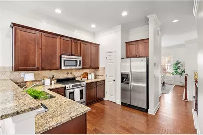 2052 Cobblestone Circle NE, Atlanta, GA 30319 - Photo 8