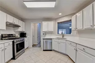 370 Manor Glen Dr, Suwanee, GA 30024 - Photo 12