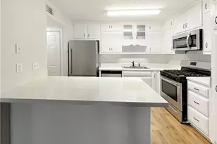 1467 Stoneleigh Cir, Stone Mountain, GA 30088 - Photo 2