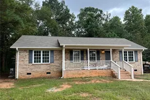 65 Faye Kight Cir, Hartwell, GA 30643 - Photo 2