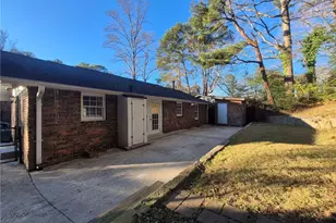 2264 Capehart Cir NE, Atlanta, GA 30345 - Photo 10