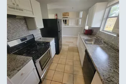 1085 Mainstreet Valley Drive, Stone Mountain, GA 30088 - Photo 12