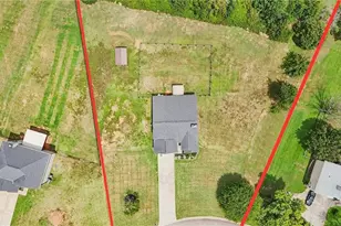 113 Richmond Dr, Carrollton, GA 30117 - Photo 2