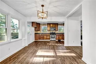 1327 Cotton Creek Dr, Lawrenceville, GA 30045 - Photo 4