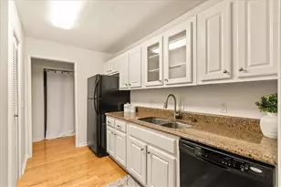 1009 Lake Pointe Cir, Roswell, GA 30075 - Photo 10