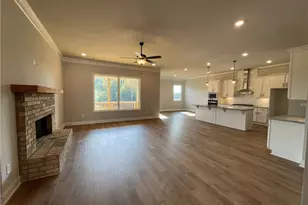 120 Cherokee Rose Ln, Hoschton, GA 30548 - Photo 4