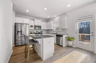 925 Lakehaven Ln, Loganville, GA 30052 - Photo 4