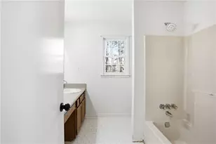 8692 Twin Oaks Dr, Jonesboro, GA 30236 - Photo 14