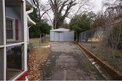 197 W Dixie Avenue SE, Marietta, GA 30008 - Photo 6