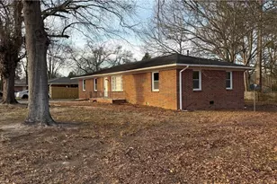 43 Bell St, Hartwell, GA 30643 - Photo 2