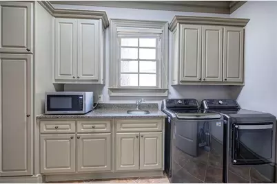 4076 Peachtree Dunwoody Road NE, Atlanta, GA 30342 - Photo 22