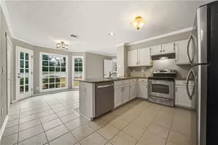 1578 Fair Oaks Ln, Snellville, GA 30078 - Photo 4