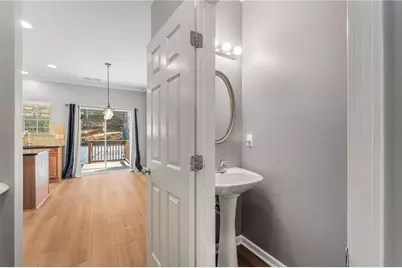 1040 Liberty Parkway NW, Atlanta, GA 30318 - Photo 8