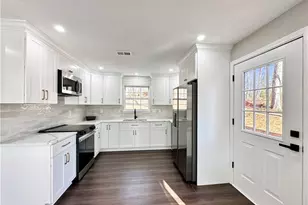 730 Carrie Cove Ln, Clarkesville, GA 30523 - Photo 4