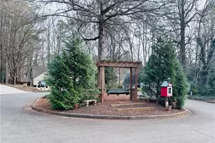 1140 Taylor Oaks Dr, Roswell, GA 30076 - Photo 2