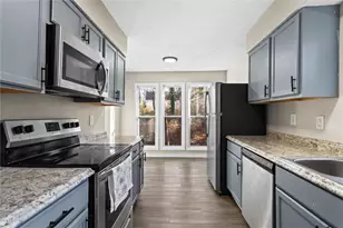 658 Hunt Station Dr, Lawrenceville, GA 30044 - Photo 8