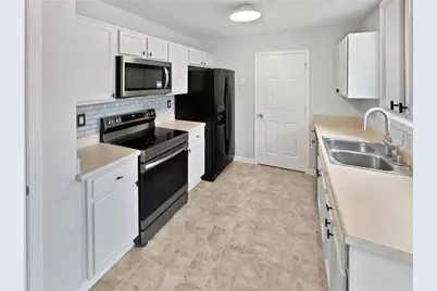 297 Lambert Overlook Circle, Carrollton, GA 30117 - Photo 2