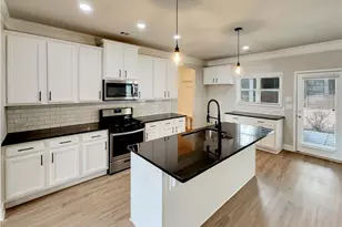 218 Morris Creek Dr, Hoschton, GA 30548 - Photo 2