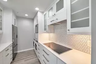 1074 Peachtree Walk NE, Atlanta, GA 30309 - Photo 2