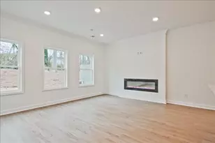 669 Sunstone Ln, Lawrenceville, GA 30043 - Photo 2