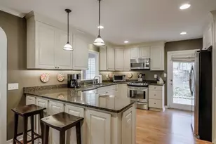 42 Pine Lake Dr, Sandy Springs, GA 30327 - Photo 12