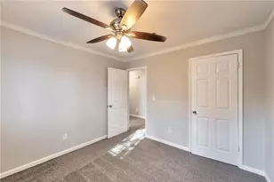 1012 Mainstreet Lake Dr, Stone Mountain, GA 30088 - Photo 18