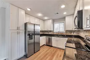 1012 Mainstreet Lake Dr, Stone Mountain, GA 30088 - Photo 10