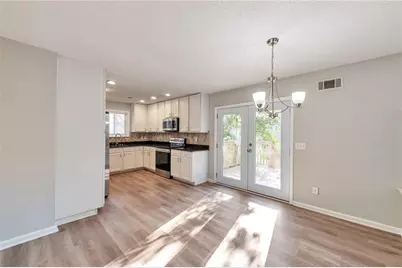 1012 Mainstreet Lake Drive, Stone Mountain, GA 30088 - Photo 6