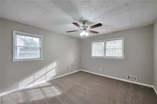 4670 Wendover Dr, Stone Mountain, GA 30083 - Photo 16