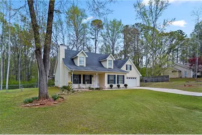 135 Creekview Dr, Newnan, GA 30263 - Photo 2