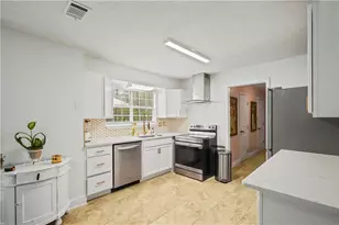 135 Creekview Dr, Newnan, GA 30263 - Photo 10