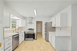 135 Creekview Dr, Newnan, GA 30263 - Photo 8