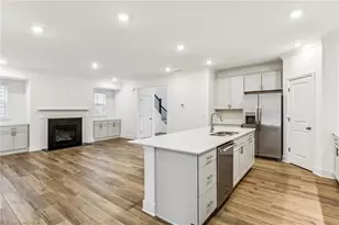 313 Fraley Dr, Woodstock, GA 30188 - Photo 2