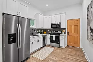 1273 Pine Ave, East Point, GA 30344 - Photo 4