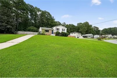 624 Village Lane Drive SW, Marietta, GA 30060 - Photo 2
