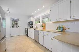 2800 Mornington Dr NW, Atlanta, GA 30327 - Photo 10