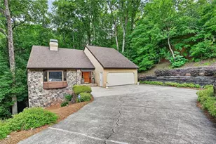 365 Crosstree Ln, Sandy Springs, GA 30328 - Photo 2