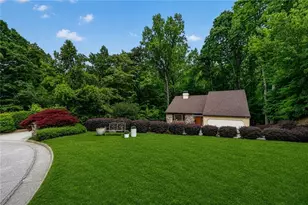 365 Crosstree Ln, Sandy Springs, GA 30328 - Photo 4