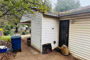 1777 Bond Dr SW, Atlanta, GA 30315 - Photo 10