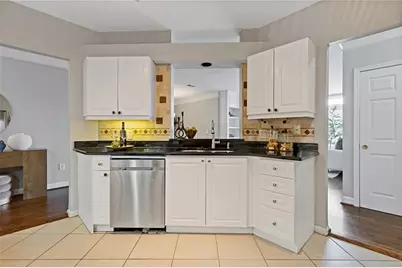 3334 Peachtree Road NE #109, Atlanta, GA 30326 - Photo 4