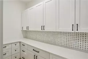 2082 Lyle Ave, College Park, GA 30337 - Photo 10