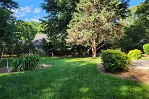 1181 Lake Shore Cir, Gainesville, GA 30501 - Photo 4