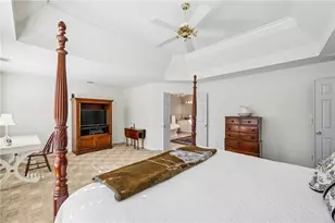 1055 Brookhaven Walk NE, Atlanta, GA 30319 - Photo 8